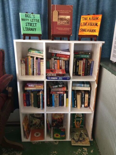 Dee's Happy Little Street Library - Street Library Australia