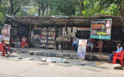 Mumbai: Senior citizens set up free library on Mulund footpath to promote reading