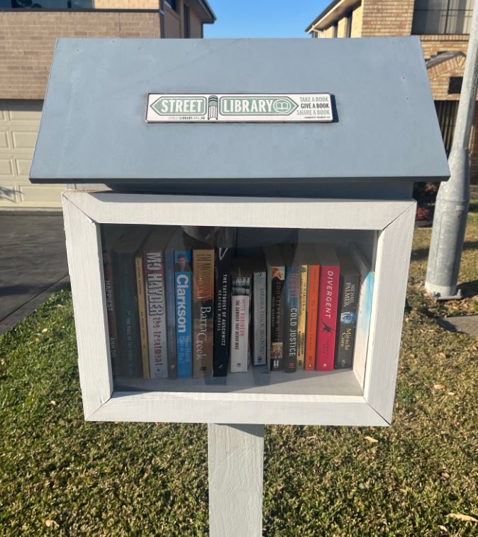 Kanahooka Rd. Street Library